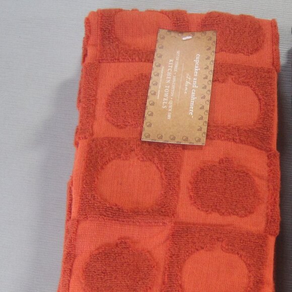 Cupcakes and Cashmere Halloween Kitchen Towels Set of 3 (Pumpkins) - Picture 4 of 4